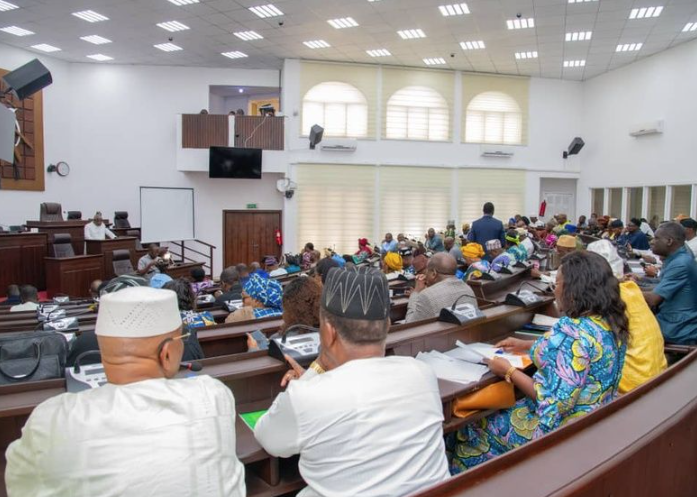 Parrainage électoral au Bénin : Azatassou dénonce les failles institutionnelles, Quenum défend le système