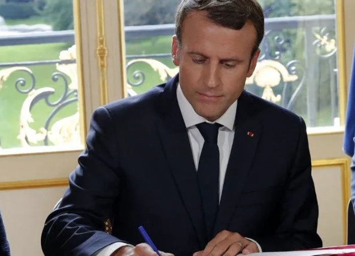 Menace de destitution contre Emmanuel Macron : Mélenchon annonce une nouvelle procédure